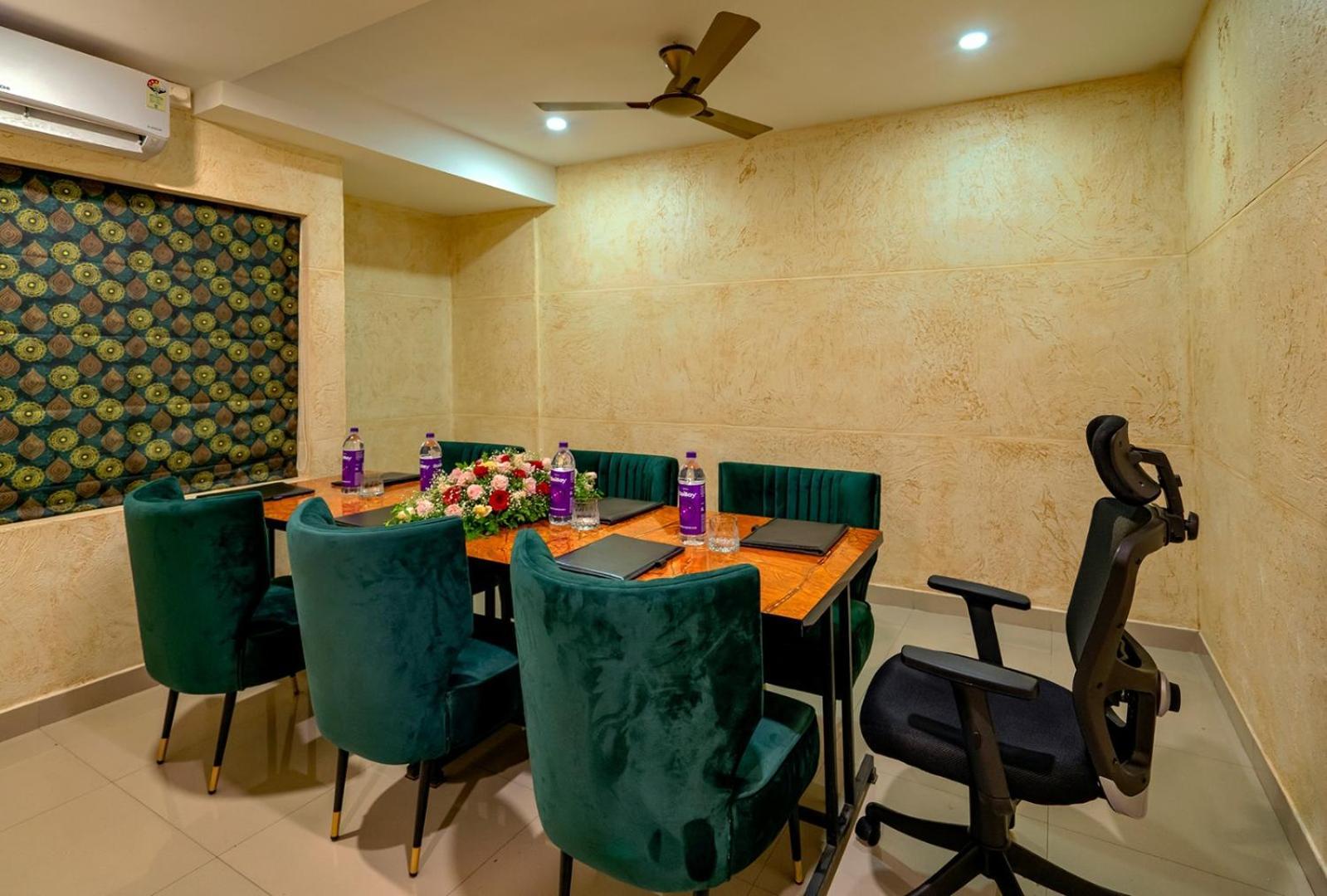 Hotel Malika Residency Ettumanoor Luaran gambar